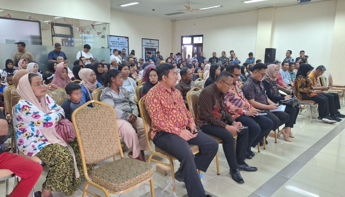 Pemda Bakal Relokasi Ratusan Keluarga Miskin Jaktim yang Tinggal Puluhan Tahun di Atas Kuburan